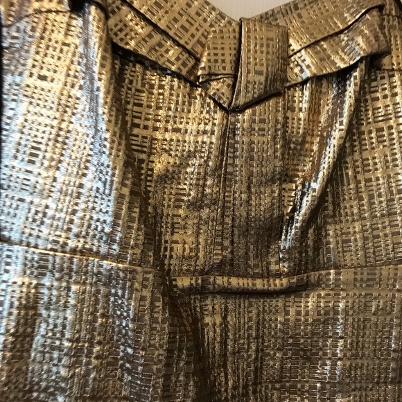 Beautiful gold with black at the back - Picture 7 of 8